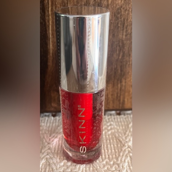 Skinn Lip Oil - Picture 2 of 3